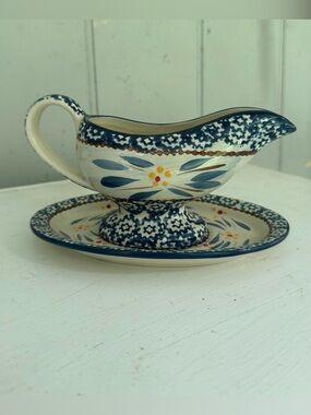 Temptations Old World Blue/Cream  Ceramic 9oz Gravy Boat with  Underplate Set
